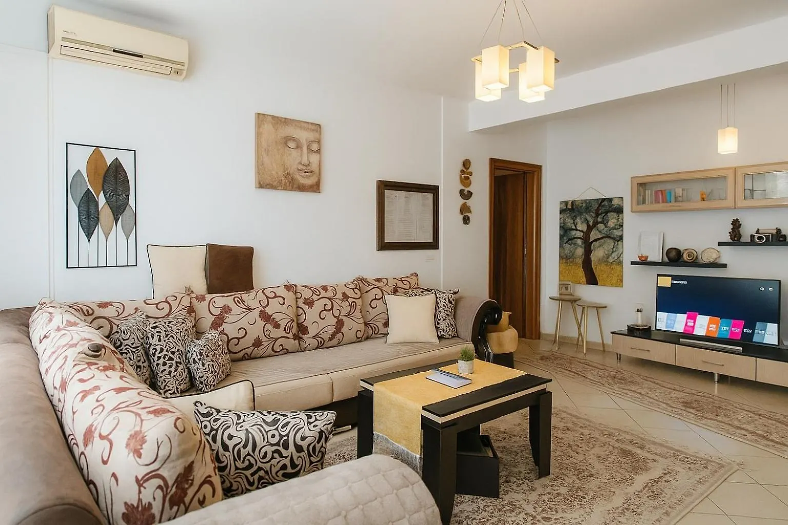 Apartment Crystal Comfort Stylish Spotless Tirana